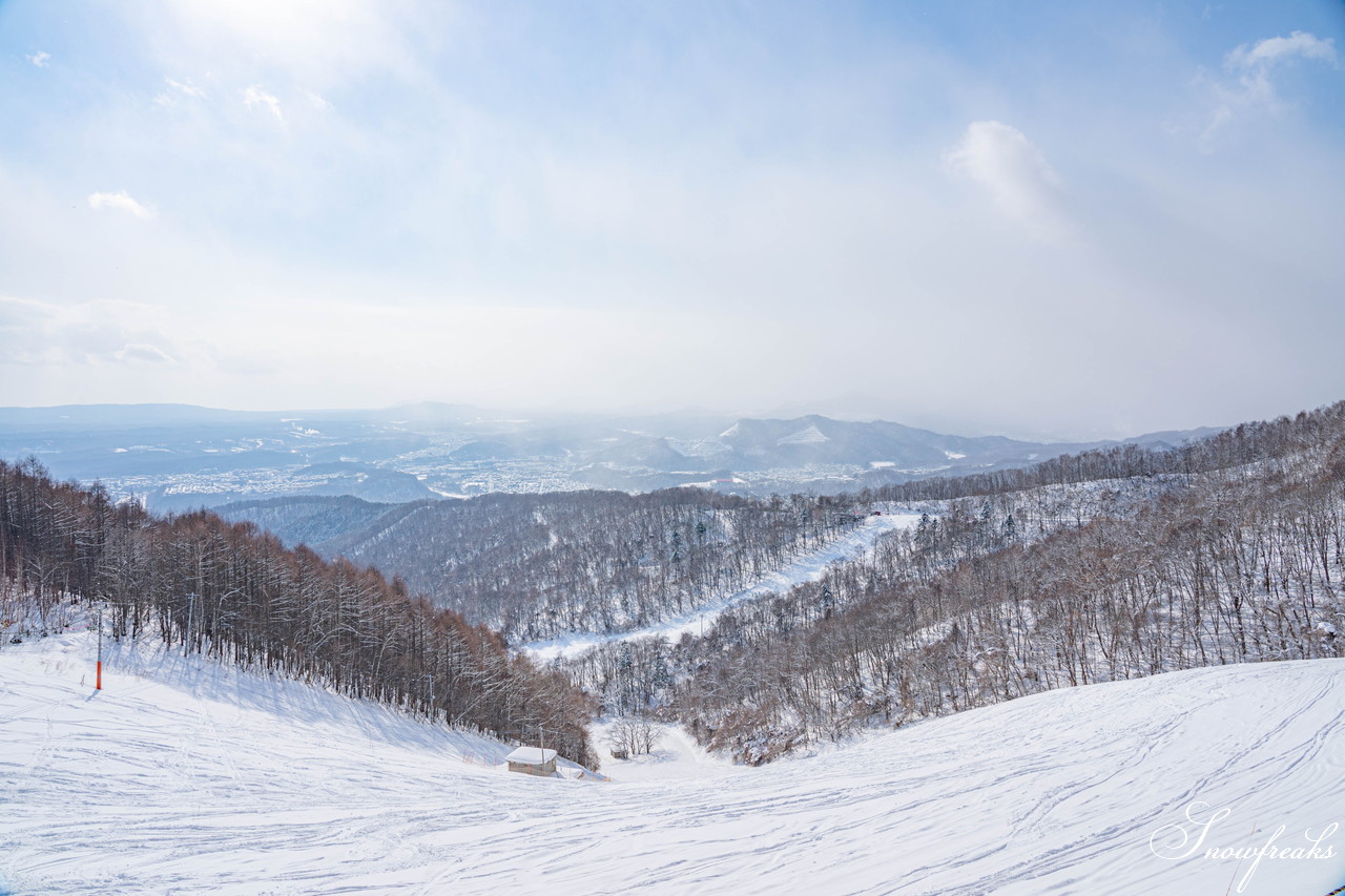 札幌藻岩山スキー場　積雪 105cm。スキーヤーだけが楽しめる！名物の急斜面『うさぎ平』＆『からまつ』両上級者コースもコンディション良好です(^^)/